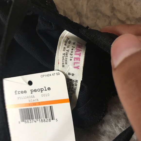 🚨SOLD🚨Black Free People Lace Bralette! - Picture 4 of 5